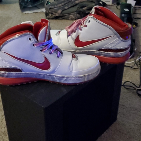 SHOES - Picture 4 of 9